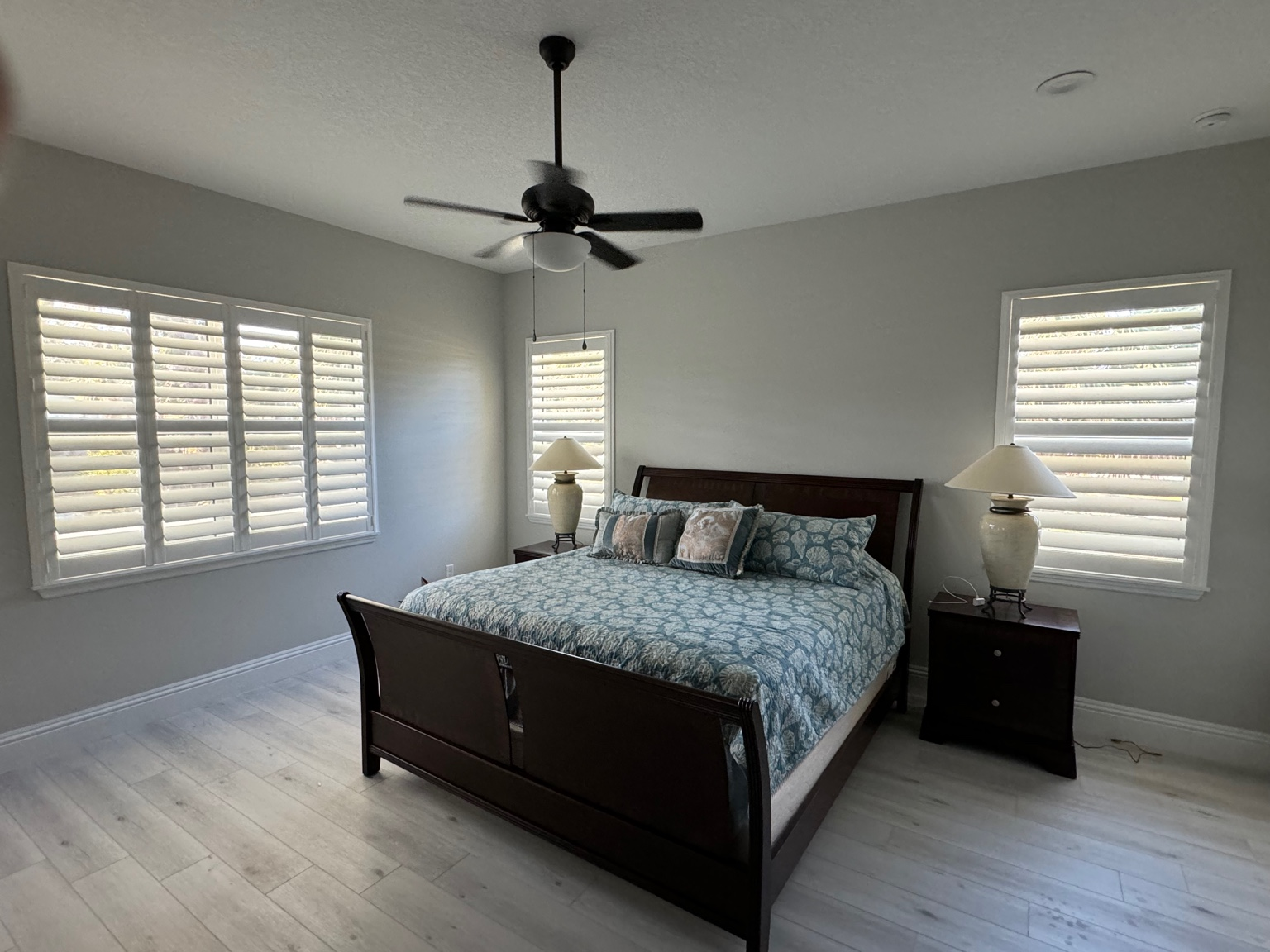 Custom Shades, Blinds, and Retractable Screens in Longwood, FL for residential windows and patios